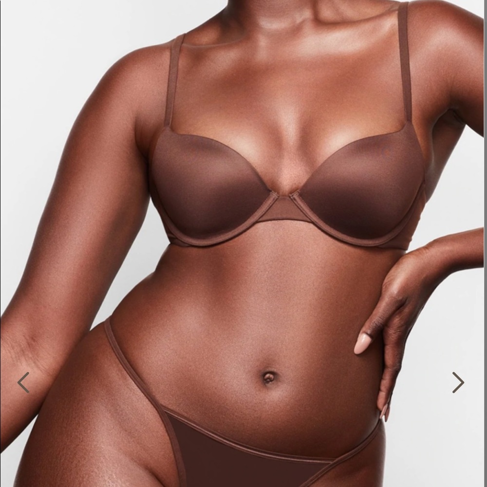 SKIMS Fits Everybody T-Shirt Push Up Bra